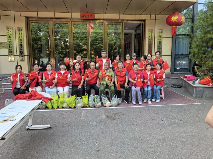 七一送温暖 大爱驻民心​ ——太原市和谐社区联合赵海生雷锋团开展惠民公益活动